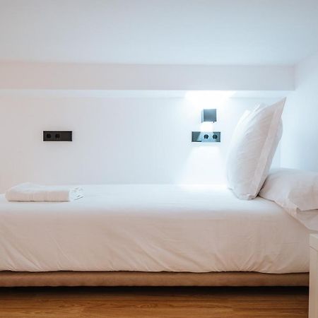 Apartamentos Montevideo 6 Севиля Екстериор снимка